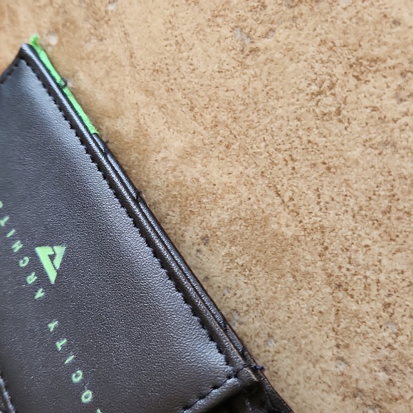 XBOX Black and Green Wallet - Picture 10 of 11